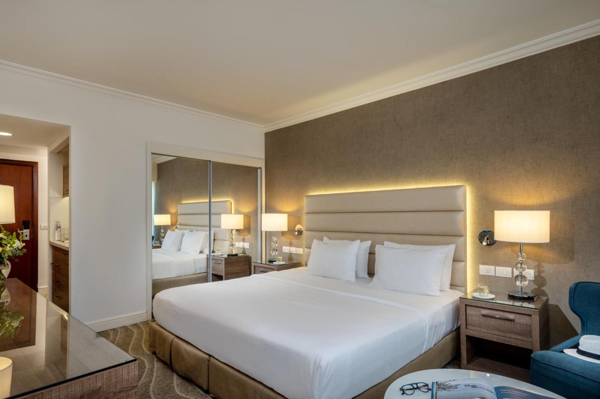 Queen Of Sheba エイラート エクステリア 写真 A bedroom at the hotel